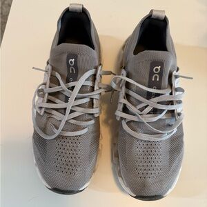 On Running Gray Athletic Shoes Size: 9.5 Men’s